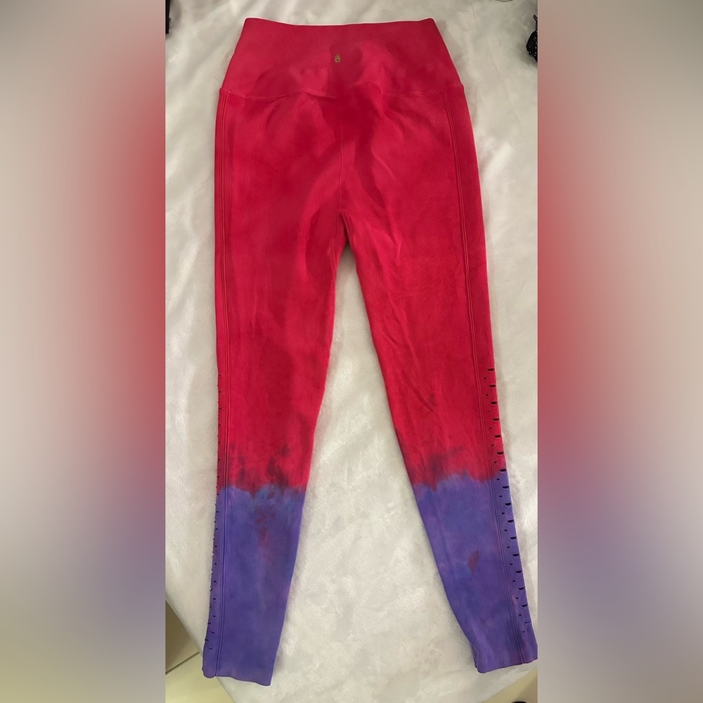 Spiritual Gangster $118 hombre leggings. Purple & pink. M/L. Tie dye. Like new - Picture 5 of 10